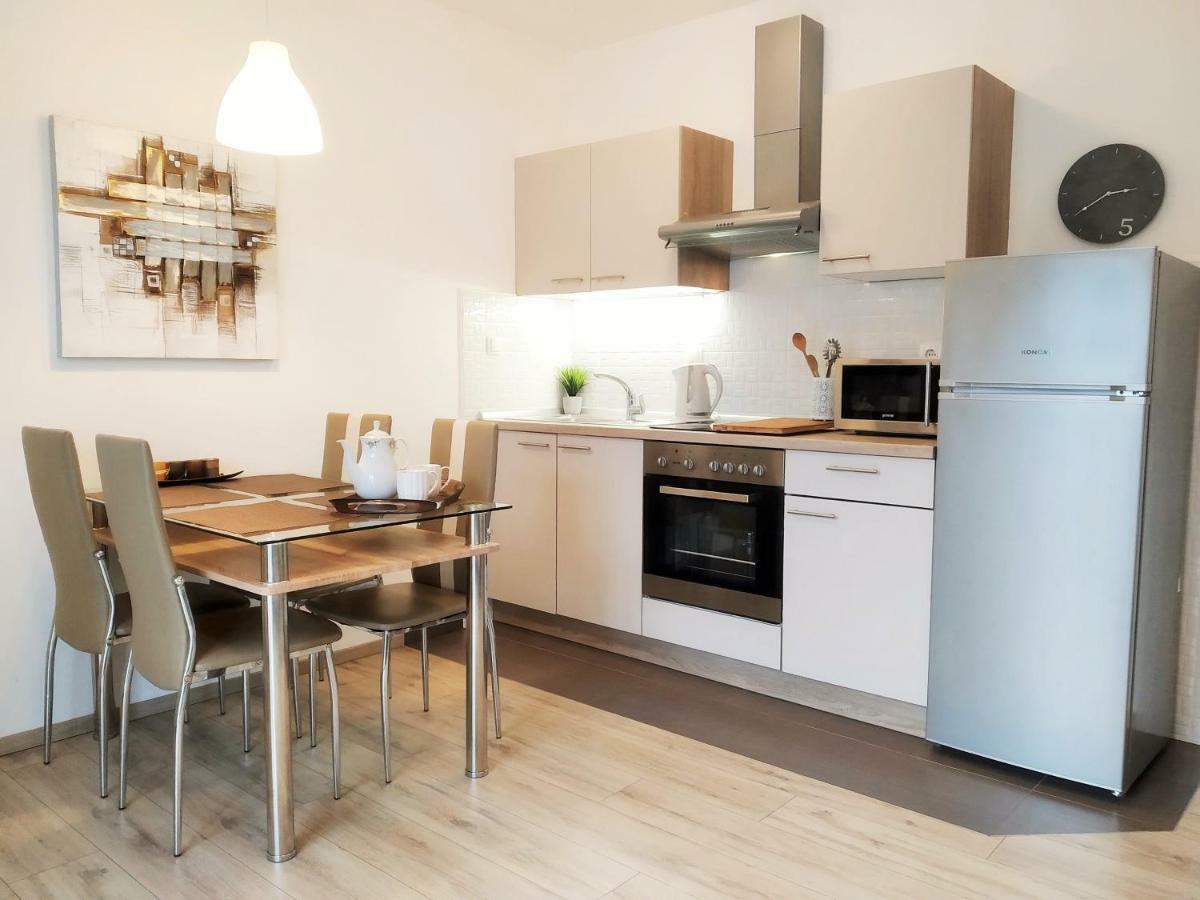 Apartments Agava Nin Luaran gambar