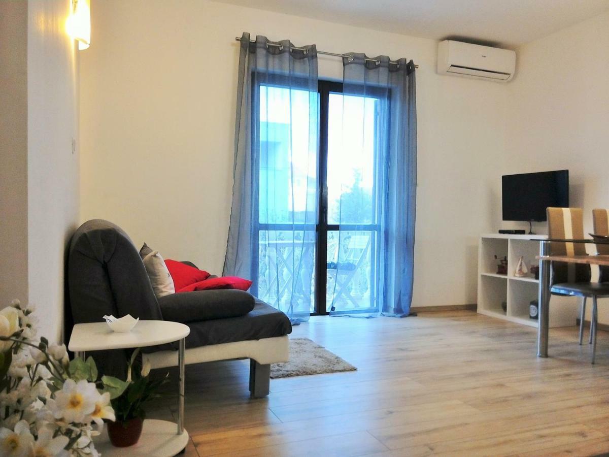 Apartments Agava Nin Luaran gambar