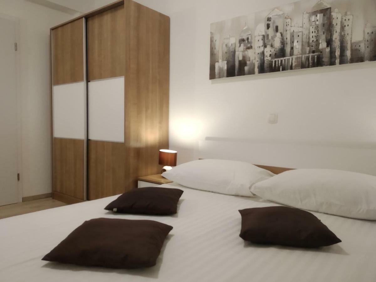 Apartments Agava Nin Luaran gambar