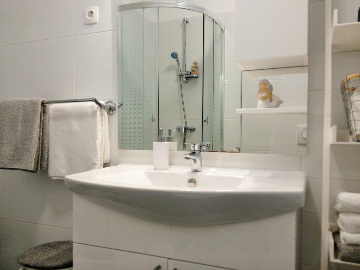 Apartments Agava Nin Luaran gambar