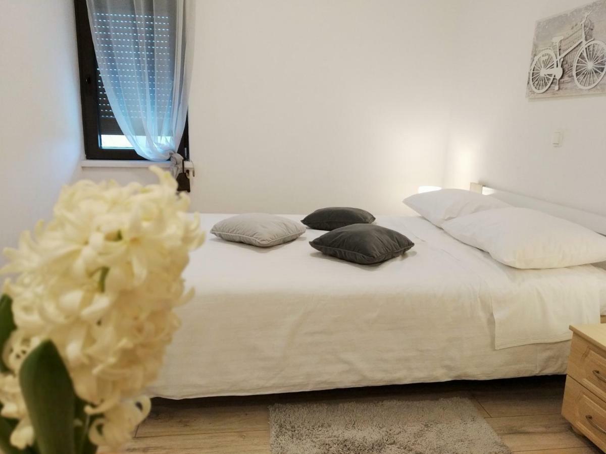 Apartments Agava Nin Luaran gambar