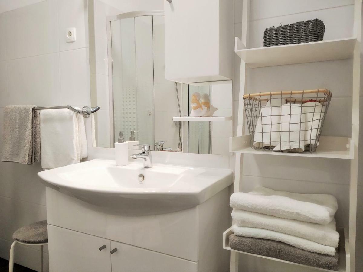 Apartments Agava Nin Luaran gambar